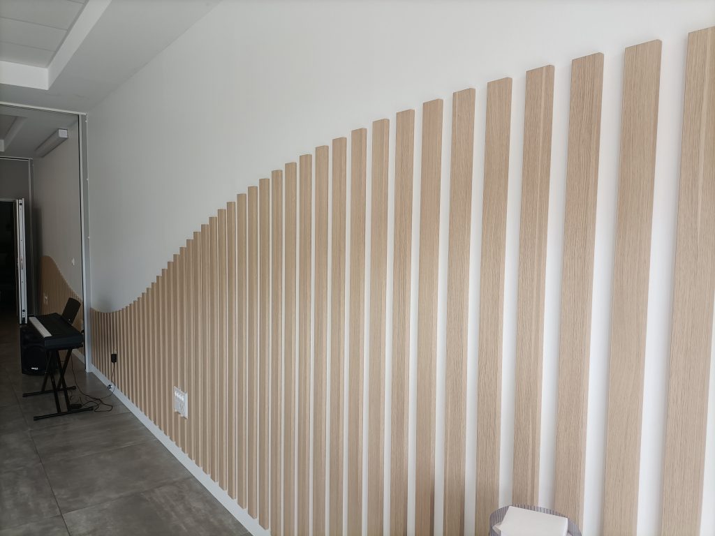 vague en tasseaux amenagement entreprise